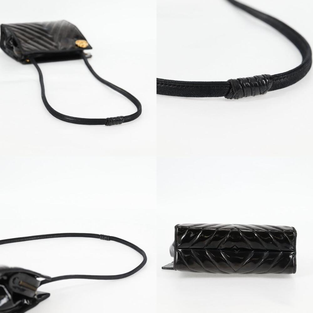 Chanel V Stitch Shoulder Bag - Picture 4 of 8